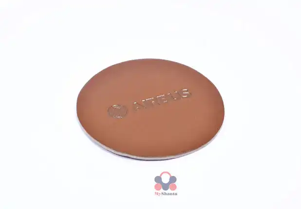 The base of the Airbus cup is brown leather