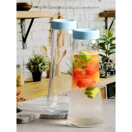 Water and juice bottle with a capacity of 1.03 liters with a lid
