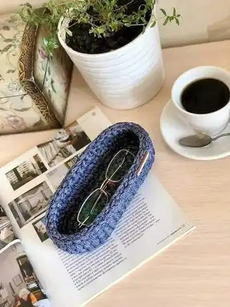 Handmade glasses case with kilim thread