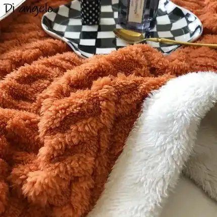 Thick blanket with an elegant design, consisting of two layers of soft wool