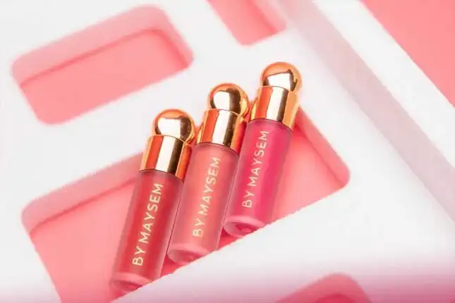 Blush from the Libyan brand Maysam in shades of (pink_orange_peach) that lasts for hours 