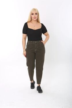 Women's Plus Size Pleated Mom Jeans