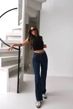 Women’s Wide-Leg Jeans