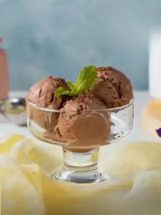 Ice cream and mahalabiya cups, 6 pieces in a box